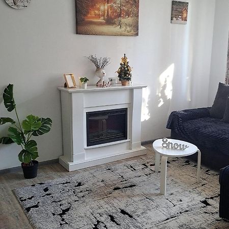 Casuta Cu Povesti Apartment กัมปีนา ภายนอก รูปภาพ